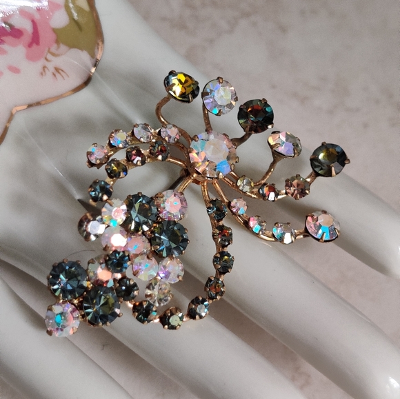 Vintage Austrian Crystals Brooch - Picture 11 of 12